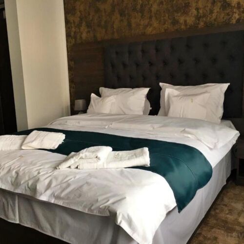 Pokoj s balkónem  s manželskou postelí