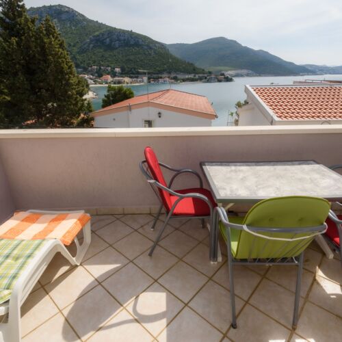 Apartament cu aer condiționat cu vedere spre mare cu 2 camere pentru 4 pers.