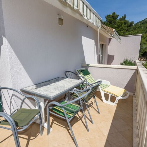 Apartament cu aer condiționat cu vedere spre mare cu 2 camere pentru 4 pers.