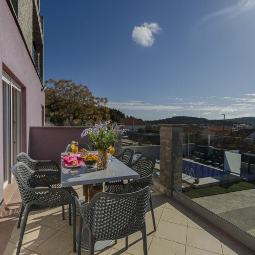 Apartament 6-osobowy z klimatyzacją na piętrze z 3 pomieszczeniami sypialnianymi