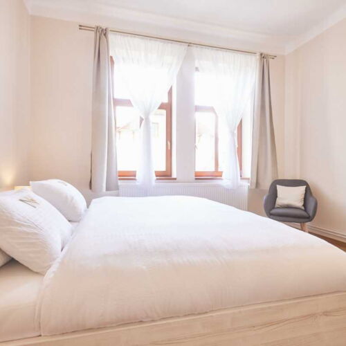 Apartament cu duș cu bucătărie proprie cu 3 camere pentru 7 pers. (se poate solicita pat suplimentar)