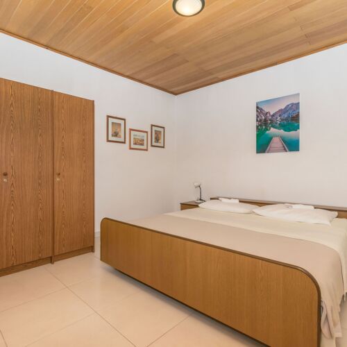 Apartman s klimatizací pro 4 os. se 2 ložnicemi na přízemí