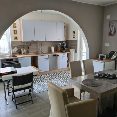 Casă de vacanță familial(ă) cu grădină pentru 4 pers. (se inchirieaza doar integral) (se poate solicita pat suplimentar)