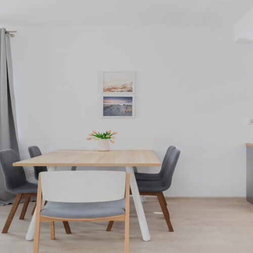 Apartament 4-osobowy na piętrze z balkonem z 2 pomieszczeniami sypialnianymi