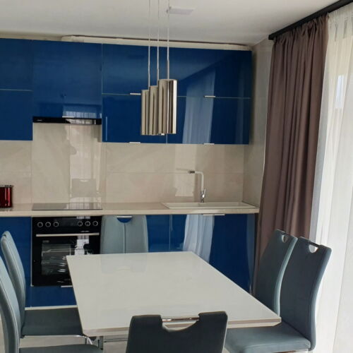 Garden View Upstairs Apartment for 6 Persons