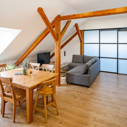 Premium Apartman pro 5 os. se 2 ložnicemi v podkroví (s možností přistýlky)