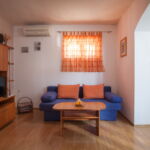 Apartman s klimatizací pro 4 os. se 2 ložnicemi v přízemí