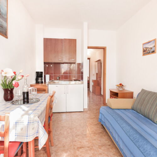 Ground Floor 2-Room Air Conditioned Apartment for 4 Persons