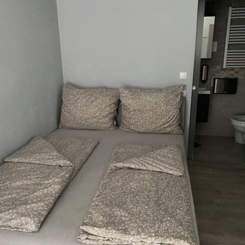 Apartament la parter cu terasa cu 1 camera pentru 2 pers.