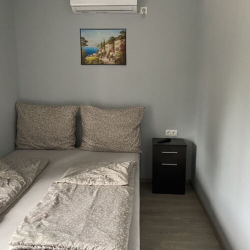 Apartament la parter cu terasă cu 1 camera pentru 6 pers.