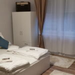 Apartman s klimatizací s manželskou postelí s 1 ložnicí v přízemí (s možností přistýlky)