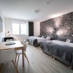 Čtyřlůžkový apartmán v prvním patře s vanou APV č.210