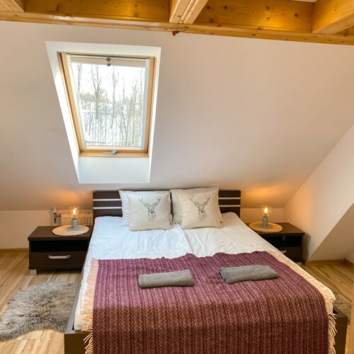 Apartament la mansardă cu vedere spre munte cu 3 camere pentru 6 pers.