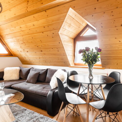 Mountain View Upstairs 2-Room Apartment for 4 Persons