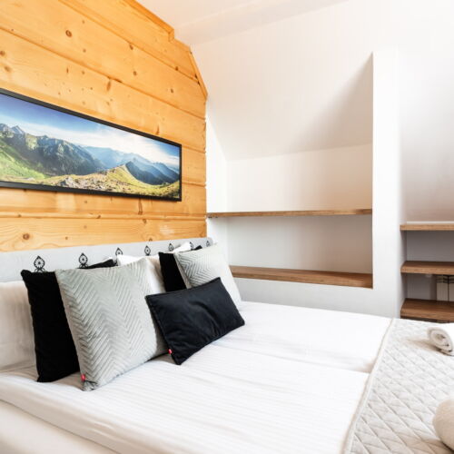 Upstairs 2-Room Apartment for 4 Persons