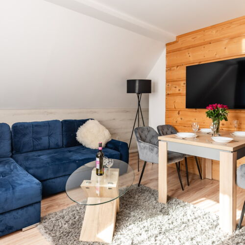 Mountain View Upstairs 2-Room Apartment for 4 Persons