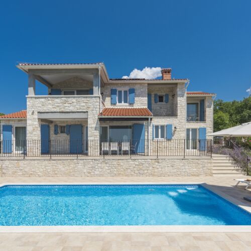 Vilă întreaga unitate cu vedere spre mare pentru 8 pers. (se inchirieaza doar integral)