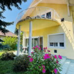 Whole House 6-Room Apartment for 12 Persons with Terrace