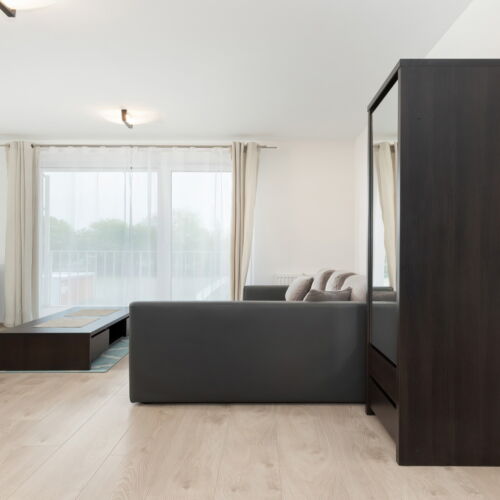 Apartament 4-osobowy na piętrze z tarasem z 2 pomieszczeniami sypialnianymi