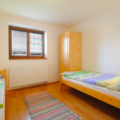 Apartman se sprchou s privátní koupelnou mimo apartmán pro 7 os. se 3 ložnicemi