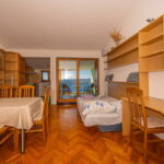 Tourist Apartman pro 4 os. se 2 ložnicemi s výhledem na moře