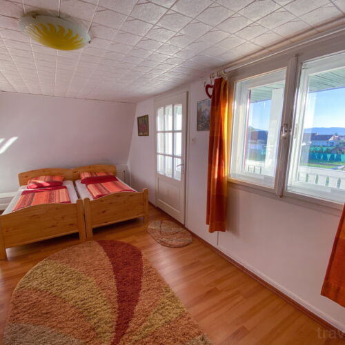 Camera cvadrupla cu balcon