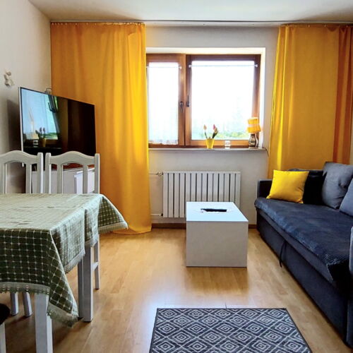 Apartman pro 4 os. se 2 ložnicemi s výhledem na hory na poschodí