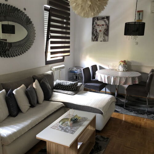 Upstairs 2-Room Apartment for 4 Persons