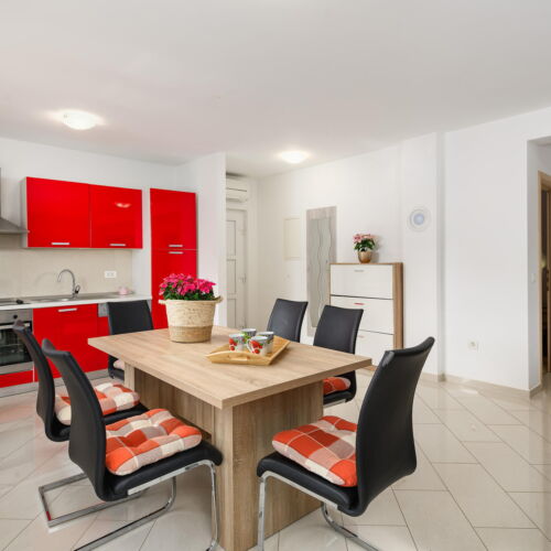 Casă de vară pentru 12 pers. (se inchirieaza doar integral)