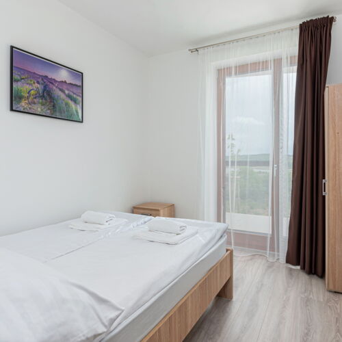 Apartament la parter cu 2 camere pentru 4 pers.