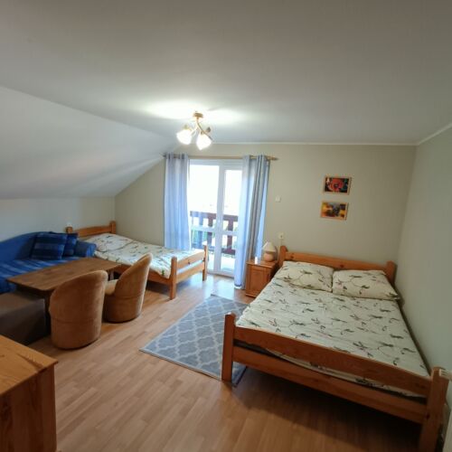 Pokój 3-osobowy z widokiem na las z widokiem na rzekę