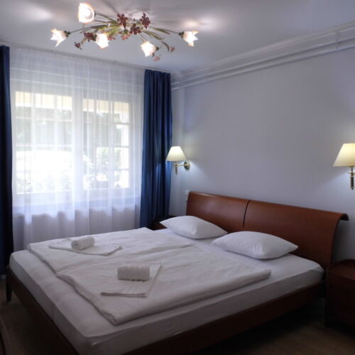 Ground Floor Queen 1-Room Suite for 2 Persons