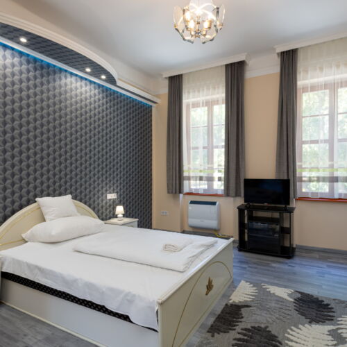 Apartament la parter cu chicinetă proprie cu 1 camera pentru 4 pers.