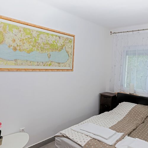 Yard View Ground Floor 2-Room Apartment for 4 Persons