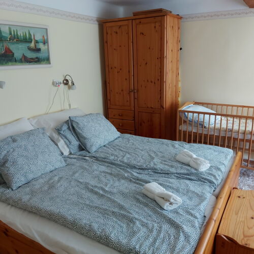 Casă de weekend familial(ă) cu terasă pentru 5 pers. (se inchirieaza doar integral)