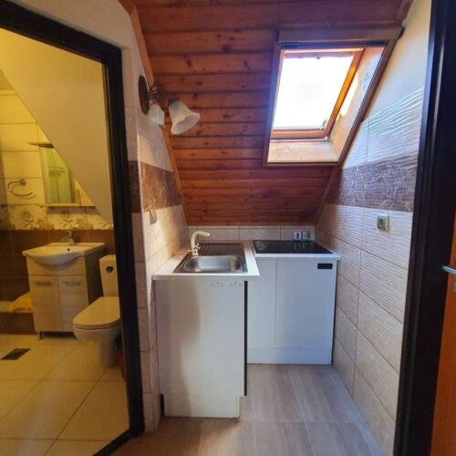 Camera dubla lCD TV (se poate solicita pat suplimentar)