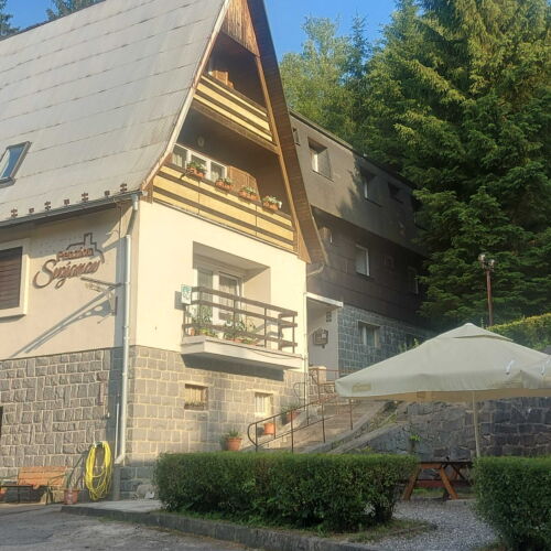 Chata (jako celek) se sprchou s balkónem pro 2 os. (s možností přistýlky)