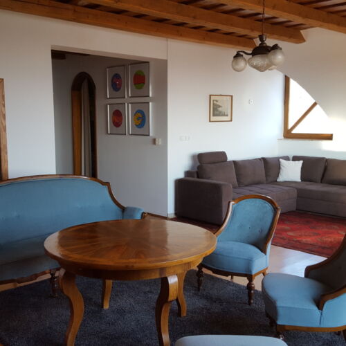 Apartament la etaj cu vedere spre lac cu 3 camere pentru 5 pers.
