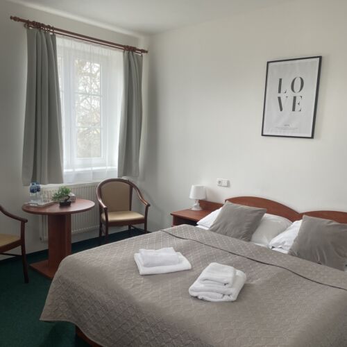 Pokoj pro 2 os. na poschodí na přízemí (s možností přistýlky)