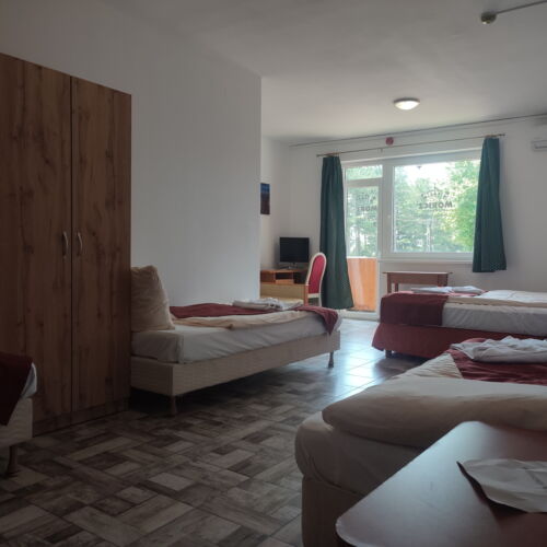 5 Person Room