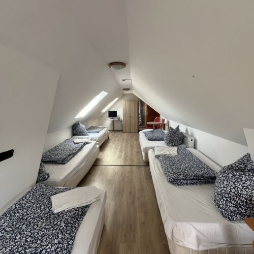 6 Person Room