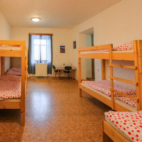 18 Person Room with Shared Kitchenette