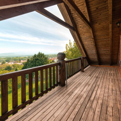 Apartman pro 5 os. se 3 ložnicemi s panoramou na poschodí