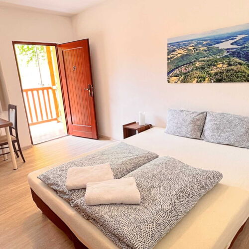 Pokoj se sprchou s terasou pro 2 os.