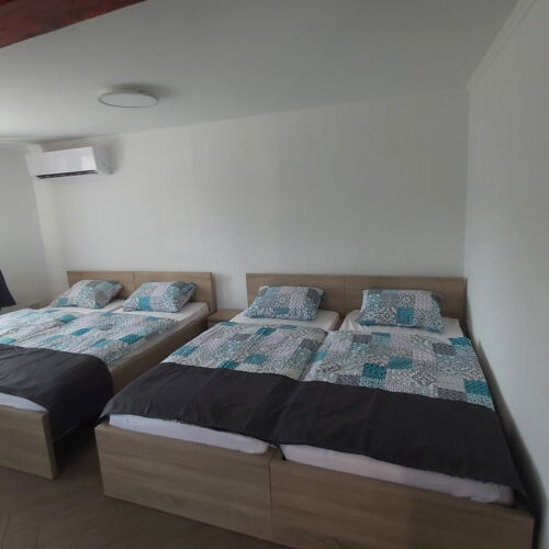 Apartman (jako celek) s klimatizací pro 6 os. na přízemí (s možností přistýlky)