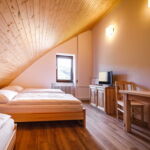 5-Bett-Zimmer mit Dusche und Klimaanlage