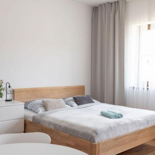 Apartman se sprchou s privátní koupelnou mimo apartmán pro 4 os. se 2 ložnicemi