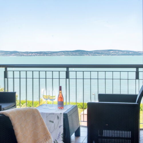 Apartament 6-osobowy Exclusive z widokiem na jezioro z 3 pomieszczeniami sypialnianymi (możliwa dostawka)