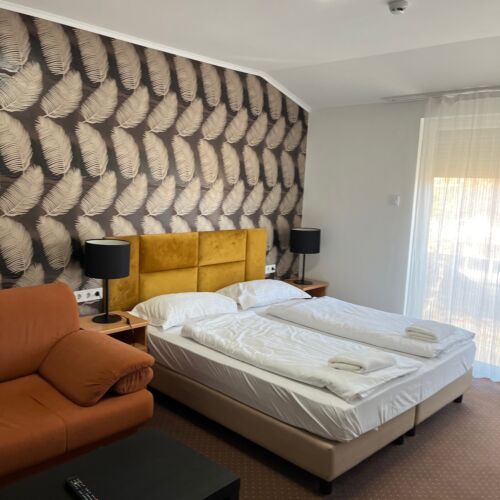 Camera tripla deluxe la etaj