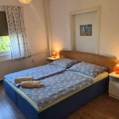 Apartman pro 5 os. se 2 ložnicemi s výhledem na město v přízemí